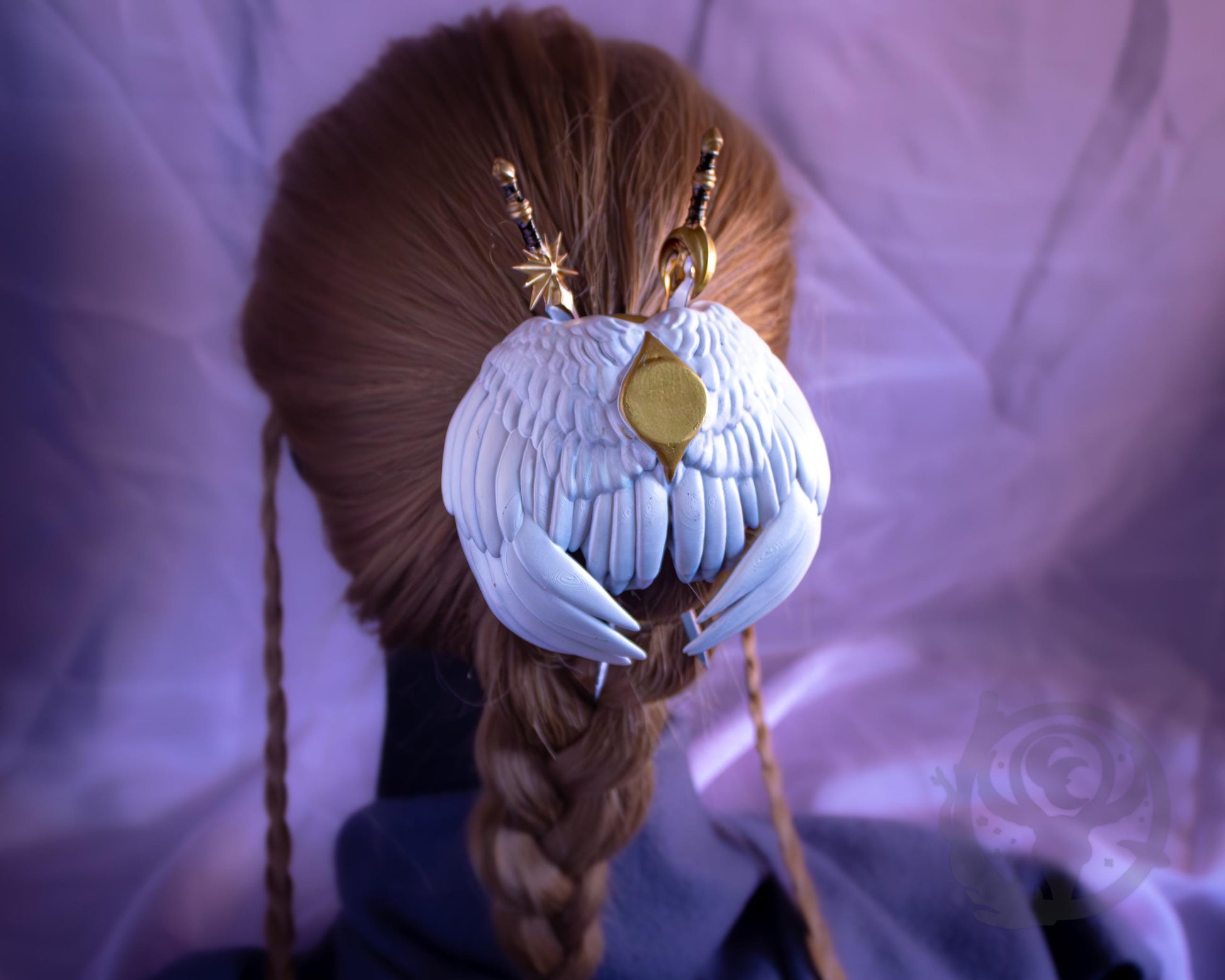 White (Exalted/Marble) wings shown in hair.