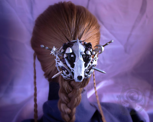 Black (Corrupted/Onyx) badger skull in hair.