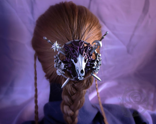 Black (Corrupted/Onyx) wolf in hair.