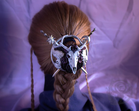 Black (Corrupted/Onyx) stag skull in hair.