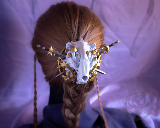 White (Exalted/Marble) badger skull shown in hair.